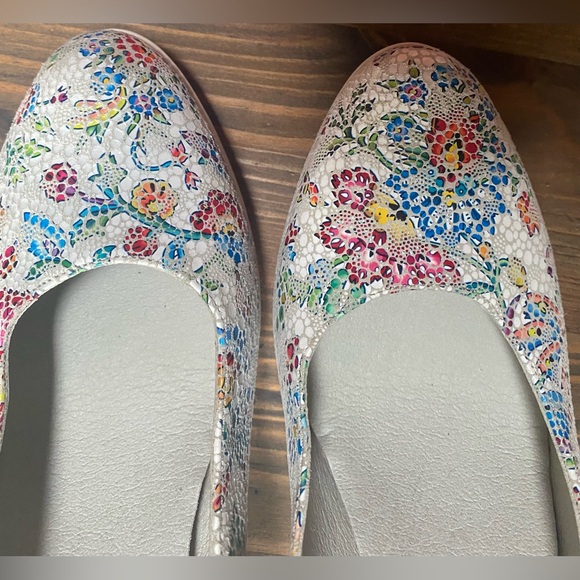 Dorking By Fluchos Pumps multi flower rainbow of colours - Picture 8 of 8
